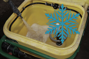 Reinigung des Vormischbeh�lters.