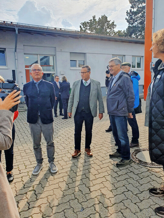 2 Polizei und Veterinäramt haben vorvergangene Woche in Walldorf Tiertransporte kontrolliert. Es war eine der regelmäßigen Schwerpunktkontrollen, diesmal aber mit zwei Ministern.