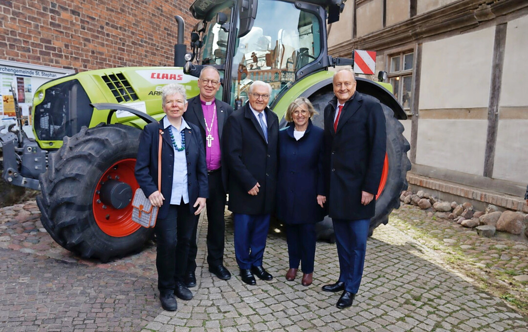 Bundespr�sident Frank-Walter Steinmeier mit den Vertreterinnen und Vertretern der Katholischen Landvolkbewegung Deutschland (KLB), der Evangelischen Kirche Deutschlands (EKD), des Deutschen Landfrauenverbandes (dlv) und des Deutschen Bauernverbandes (DBV).