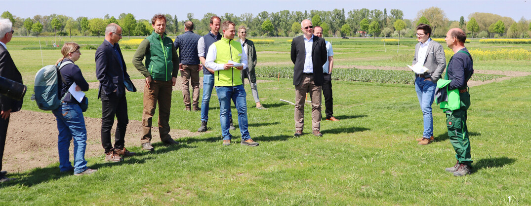 Die Vorbereitungen f�r die DLG-Feldtage laufen auf Hochtouren  Ortstermin in Kirschgartshausen.