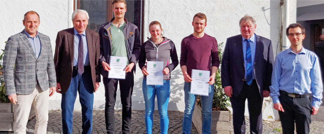 Junge Preistr�ger aus der Landmaschinenmechaniker-Innung Oberschwaben.