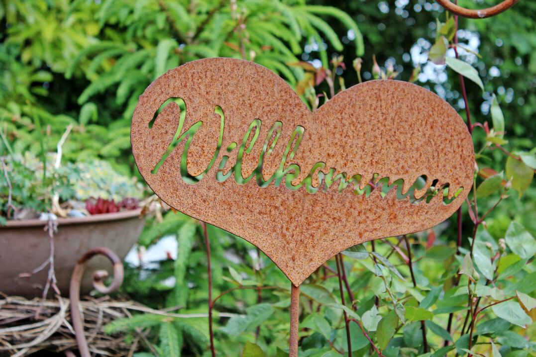 Rost-Deko: Die sich st�ndig ver�ndernde, rostige Oberfl�che von Deko-Elementen passt perfekt in die Gartenwelt.