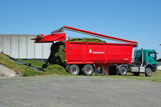 Der Sattelauflieger TS 34G.17 fasst 50 Kubikmeter.
