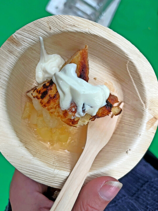 Hast Du schon probiert? Der auf der Gr�nen B�hne frisch zubereitete �Reiche Ritter� kam bei den G�sten sehr gut an. 