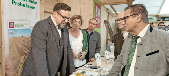 Im Austausch mit der Redaktion von BWagrar am Stand des Eugen Ulmer Verlags. 