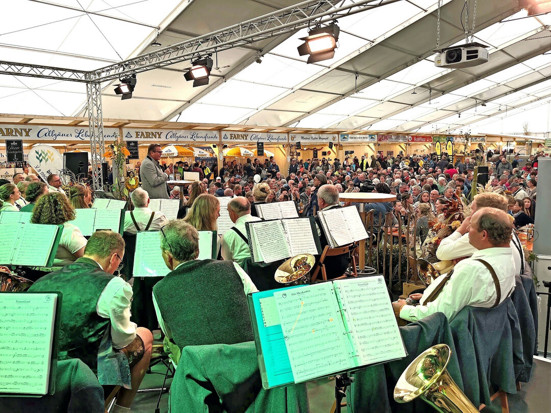 Einen k�mpferischen Landwirtschaftsminister Peter Hauk erlebten die Besucher der Bauernkundgebung, die von der Bauernkapelle Oberschwaben unter Leitung von Eugen Maucher musikalisch umrahmt wurde.