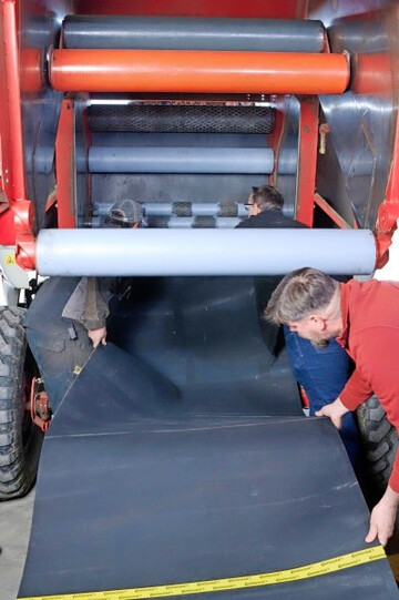 Die Ballenpresse muss f�r den Einbau neuer B�nder nicht komplett demontiert werden. 