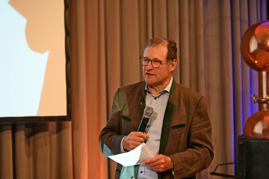 Dr. Ewald Glaser moderierte die Podiumsdiskussion.
