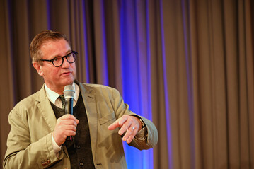 Baden-Württembergs Landwirtschaftsminister Peter Hauk erläuterte aktuelle Maßnahmen, mit denen das Land die Abfindungsbrennerei unterstützt.