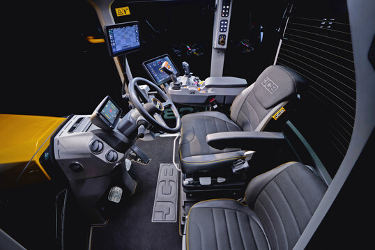 Blick in die Kabine des neuen Fastrac 6000.