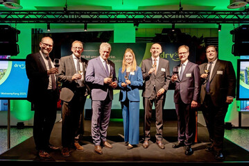 DRV-Weinempfang mit (v.l.n.r.) Dr. Christian Weseloh, DRV-Gesch�ftsf�hrer, Franz-Josef Holzenkamp, DRV-Pr�sident, Alois Rainer, Bundeslandwirtschaftsminister, Anna Zenz, Deutsche Weink�nigin, Frank Jentzer, Vorsitzender DRV-Fachausschuss Weinwirtschaft, J�rg Migende, DRV-Hauptgesch�ftsf�hrer und Christoph Metzner, DRV Leitung Public Affairs.