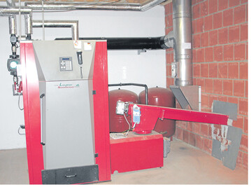 Bei Holzhackschnitzelfeuerungen sollte auf eine robuste Zuf�hrtechnik geachtet werden.