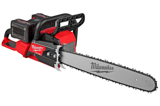 Die Akku-Kettens�ge hat ein 50-Zentimeter-Schwert.