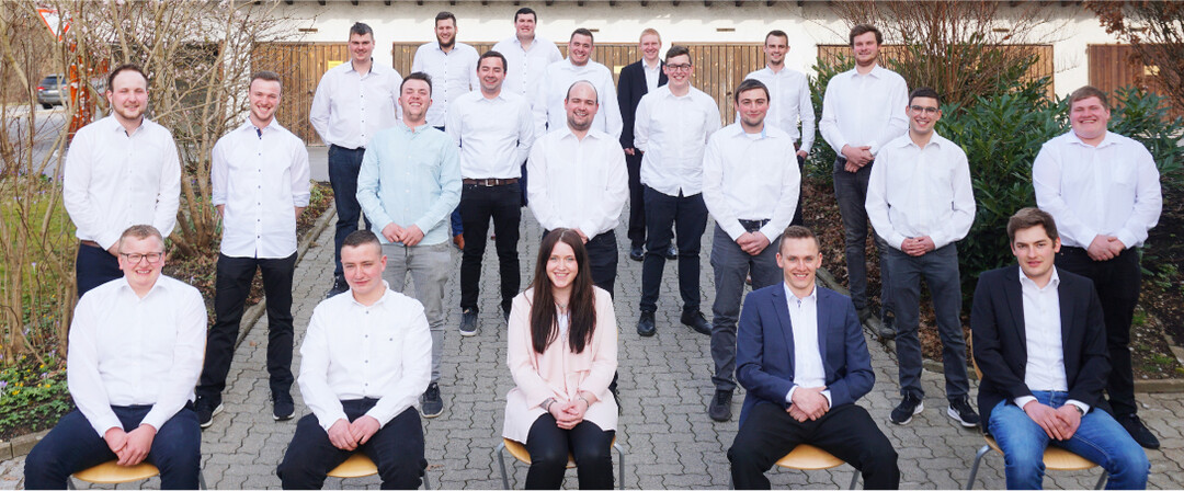 An der Fachschule f�r Landwirtschaft in Biberach haben 21 junge M�nner und eine junge Frau die Pr�fung zum/zur staatlich gepr�ften Wirtschafter/in� f�r Landbau" absolviert. Im Rahmen einer Feierstunde erhielten sie ihre Zeugnisse und Urkunden.