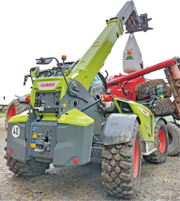 Hubh�he satt: Beim Beladen der S�maschine, bei hohen Anh�ngern oder beim Stapeln von Strohballen ist der Teleskoplader in seinem Element.�