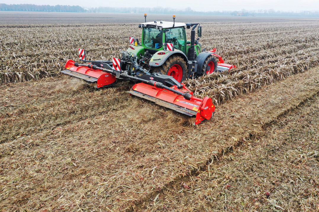 Die Mulchger�tekombination hat 8,40 Meter Arbeitsbreite.