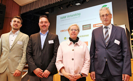 Gesch�ftsf�hrung und Moderatoren des Verbandstags (v. r.): VdAW-Pr�sident Wilhelm Lohrmann, Gesch�ftsf�hrerin Dr. Brigitta H�ttche, Timo Schumann und Samir Bendt.���