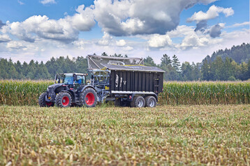 Bei den Fliegl-Abschiebewagen Taurus l�sst sich das Gewicht �ber die Hydraulik ermitteln.