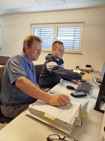 Seit diesem Jahr lohnt sich die Stromsteuerentlastung für land- und forstwirtschaftliche Betriebe mehr denn je. Der Antrag für das laufende Jahr muss spätestens bis zum 31. Dezember 2025 gestellt werden.