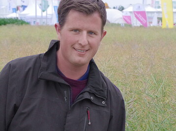 Dr. Andreas Stahl von der Universit�t Gie�en forscht zum Thema N-Effizienz im Raps. 