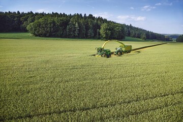 Der neue Feldhäcksler der Serie 8000