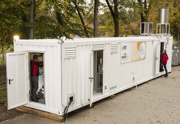 Die Pilotanlage DemoSNG passt in einen handels�blichen Frachtcontainer. Sie ist mobil und dezentral einsetzbar. 