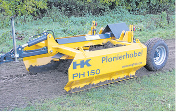 Der Planierhobel dient zum Planieren von Fl�chen und Wegen. Er ist geeignet zum Verteilen und Abziehen verschiedenster Sch�ttgut-Materialien wie zum Beispiel Schotter, Kies, Splitt oder Sand.