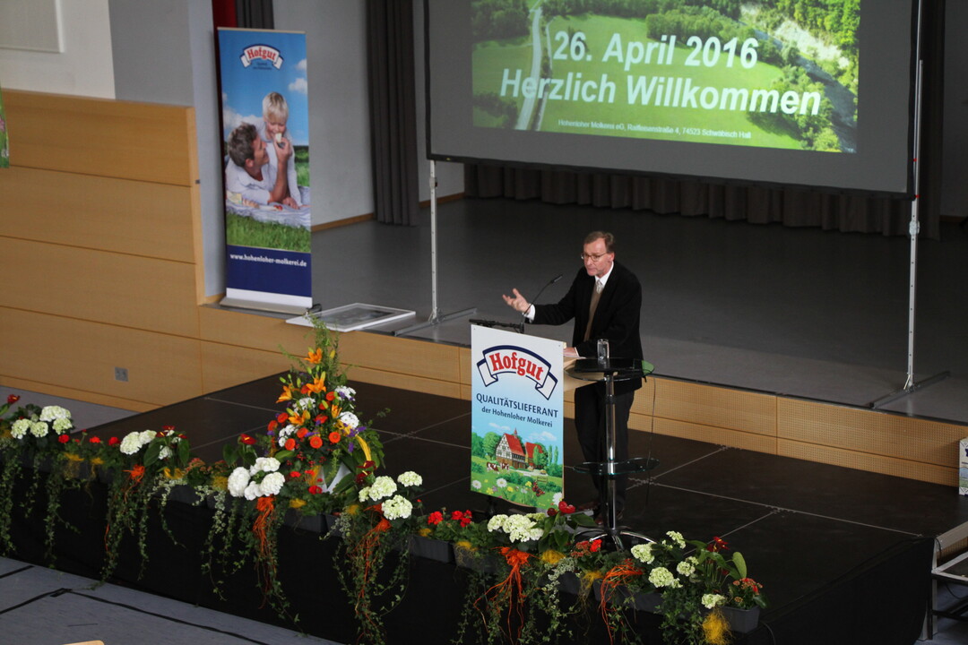 Abschlie�end referierte Dr. Clemens Dirscherl, Evangelisches Bauernwerk, zum Thema "Landwirtschaft im Spannungsfeld vielf�ltiger Erwartungen der Nachhaltigkeit".