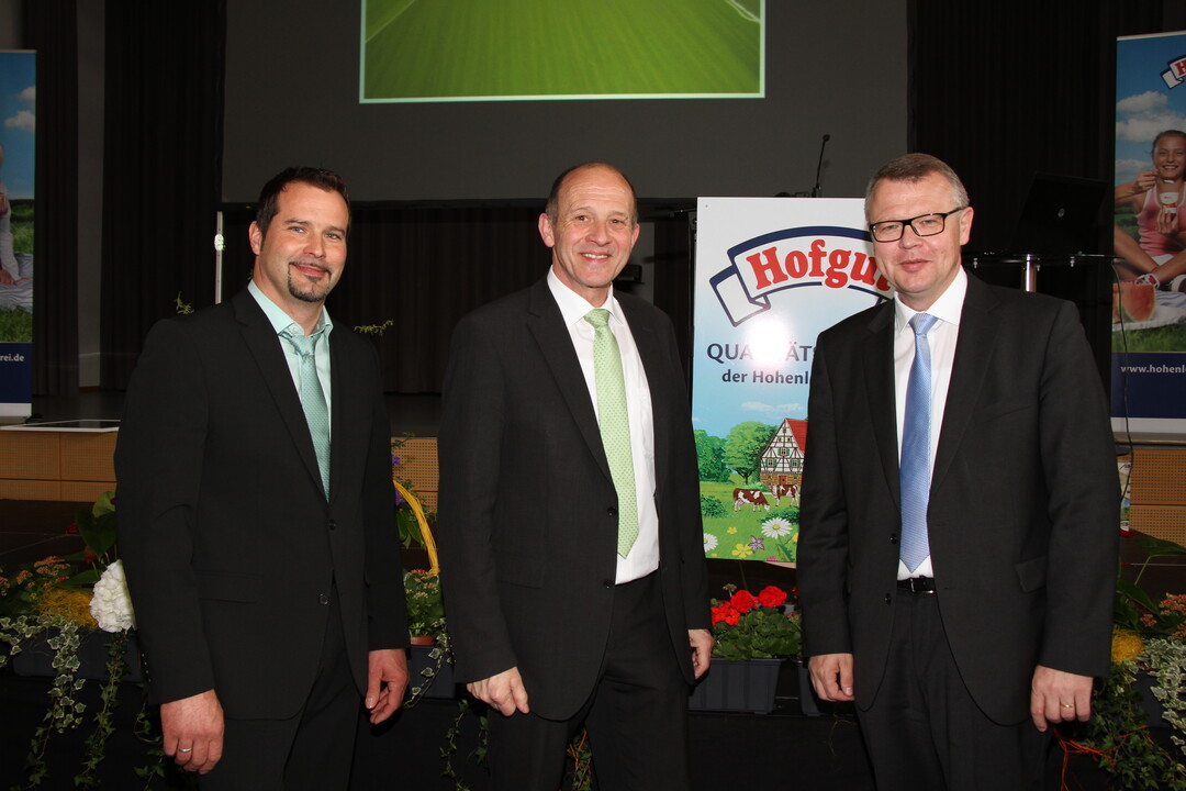Aufsichtsratvorsitzender Ralf Klerk, Vorstandsvorsitzender Manfred Olbrich und gesch�ftsf�hrender Vorstand Martin Boschet bei der Generalversammlung der Hohenloher Molkerei eG.