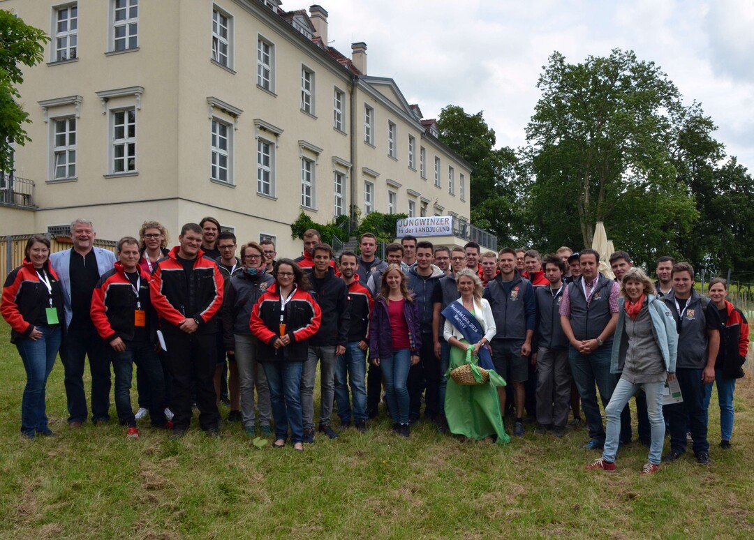 Nach der Theorie ging es in das 180 km entfernte Weingut Rattey f�r die Praxisaufgaben.