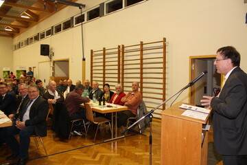 Horst Wenk bei seinen Ausf�hrungen zur k�nftigen EU-Agrarpolitik, deren Details nach seiner Ansicht nicht immer mit dem gesunden Menschenverstand nachvollziehbar sind.