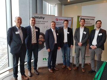 Thierry Nuytten, Commercial Director Europa, Mittlerer Osten/Afrika und Dr. Thomas Uhl, Business Development Manager Deutschland/�sterreich (beide Sumitomo Chemical Agro Europe SAS), Dr. Peter van Sloun, Business Manager Deutschland, UK, Benelux, Nordics, Pascal Drie�en, Produktmanager und Leiter Commercial Marketing, Dr. Benedikt Kramer, Gesch�ftsf�hrer, und Dr. Jan Wunderle, Leiter Produkt & Kulturenmanagement (alle Nufarm Deutschland GmbH)