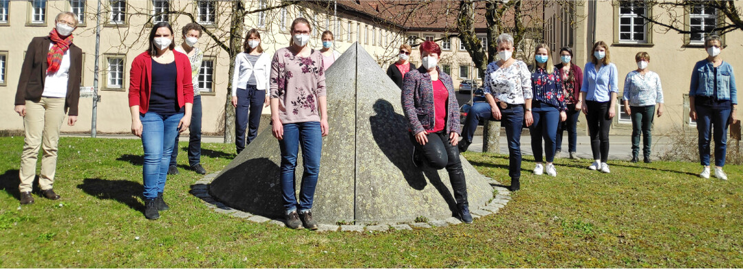 Die Lehrerinnen und Absolventinnen der Fachschule f�r Landwirtschaft, Fachrichtung Hauswirtschaft.