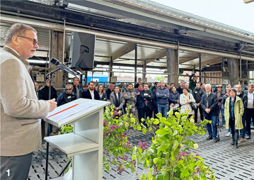 Das neue Gebäude fügt sich direkt ans alte an, stellt Landwirtschaftsminister Peter Hauk im Grußwort fest.