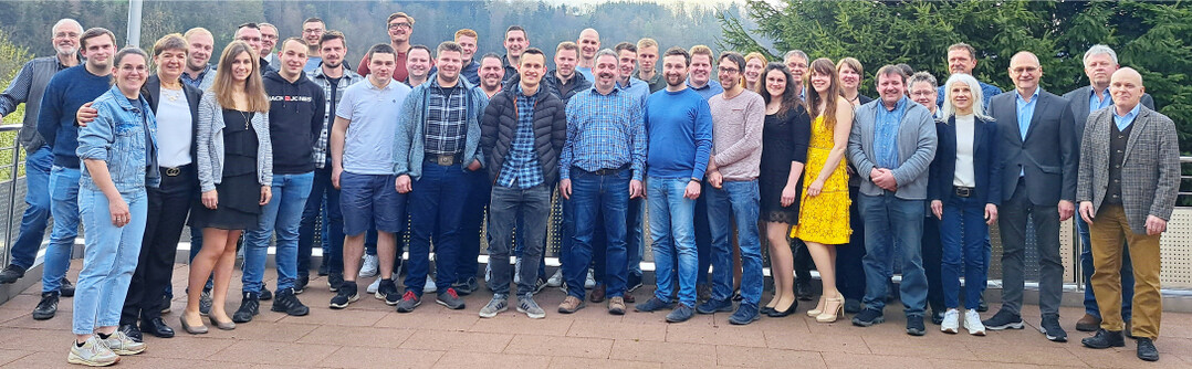 Freuen sich �ber den bestandenen Abschluss: Die Absolventinnen und Absolventen der Fachschule f�r Landwirtschaft mit Fachlehrern und Ehreng�sten.