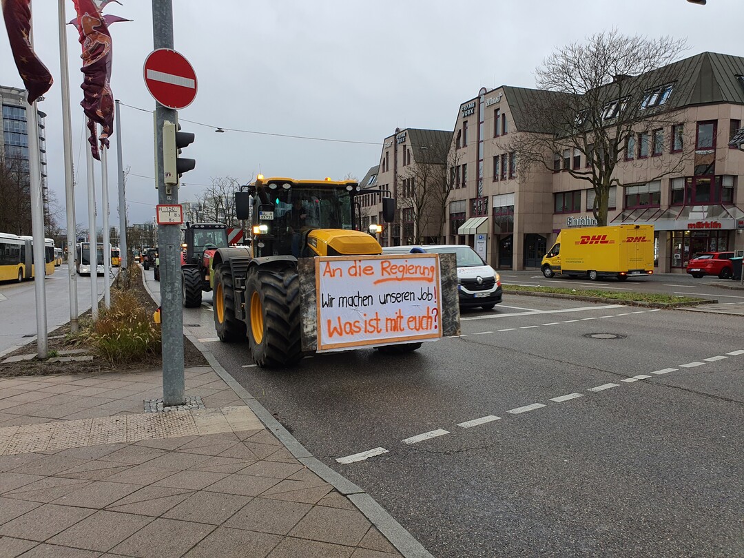 Aus allen Himmelrichtungen rollten Traktoren in die Innenstadt von Stuttgart.