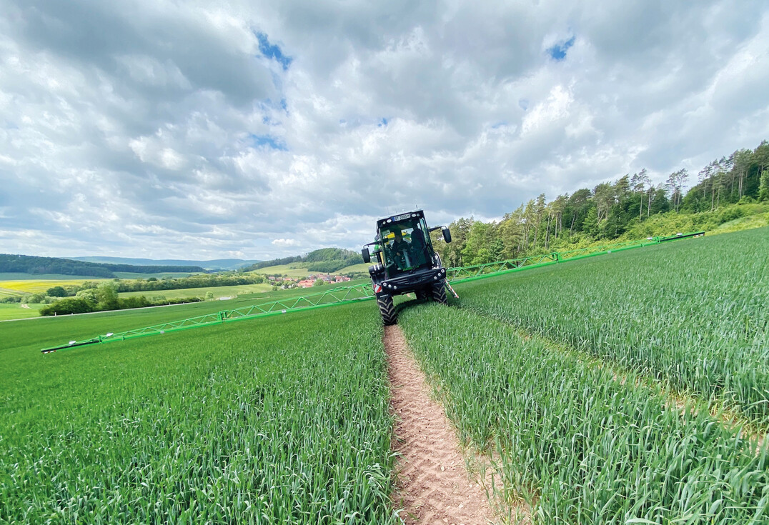 Das Gest�nge wird hydraulisch gesteuert.