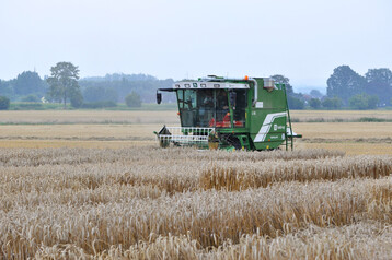 Tag der Abrechnung � der Parzellenm�hdrescher liefert exakte Zahlen zu Ertrag und Qualit�t.