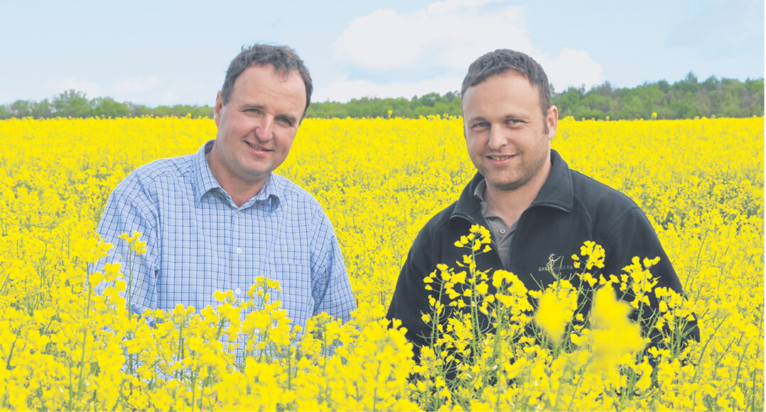 Landwirt Ulrich Horsch (l.) und Pflanzenbauberater Imanuel Gro�mann.