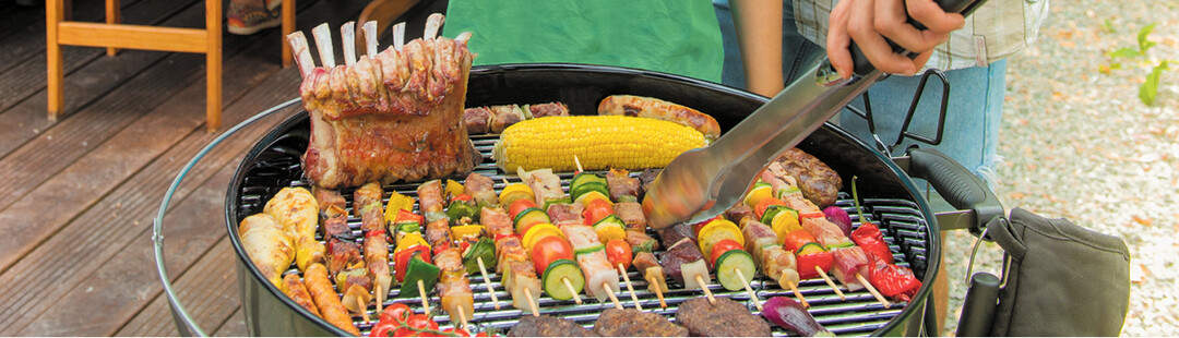 Hier findet jeder was Leckeres: Fleisch, Wurst oder Gem�se.