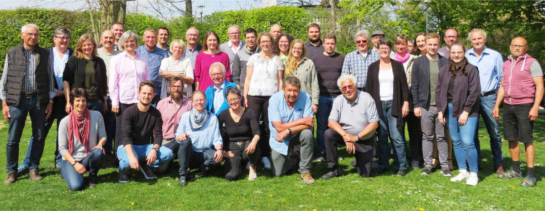 Freuen sich �ber ihren erfolgreichen Abschluss: die frischgebackenen Fachwarte f�r Obst- und Garten im Landkreis Ravensburg.