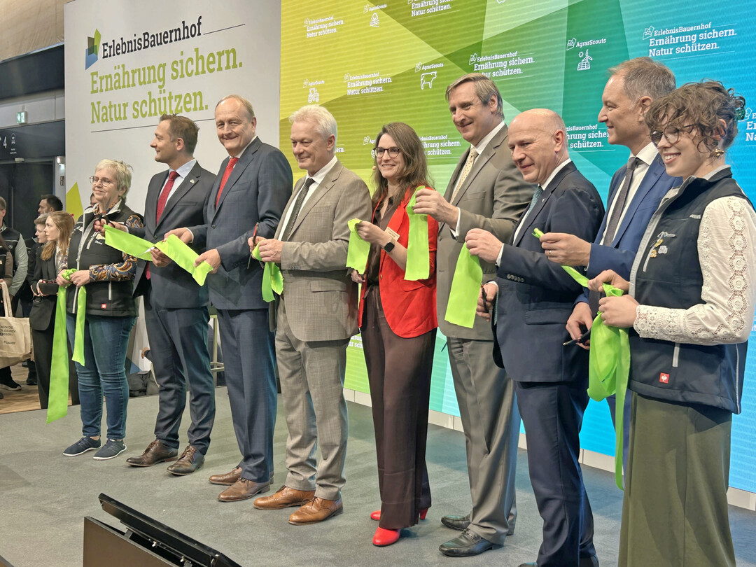 Eröffnung des Erlebnisbauernhof mit EU-Agrarkommissar Christophe Hansen, DBV-Präsident Joachim Rukwied und Bundeslandwirtschaftsminister Alois Rainer.