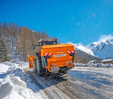 Bis zu 1900 Liter fasst der Streuer.