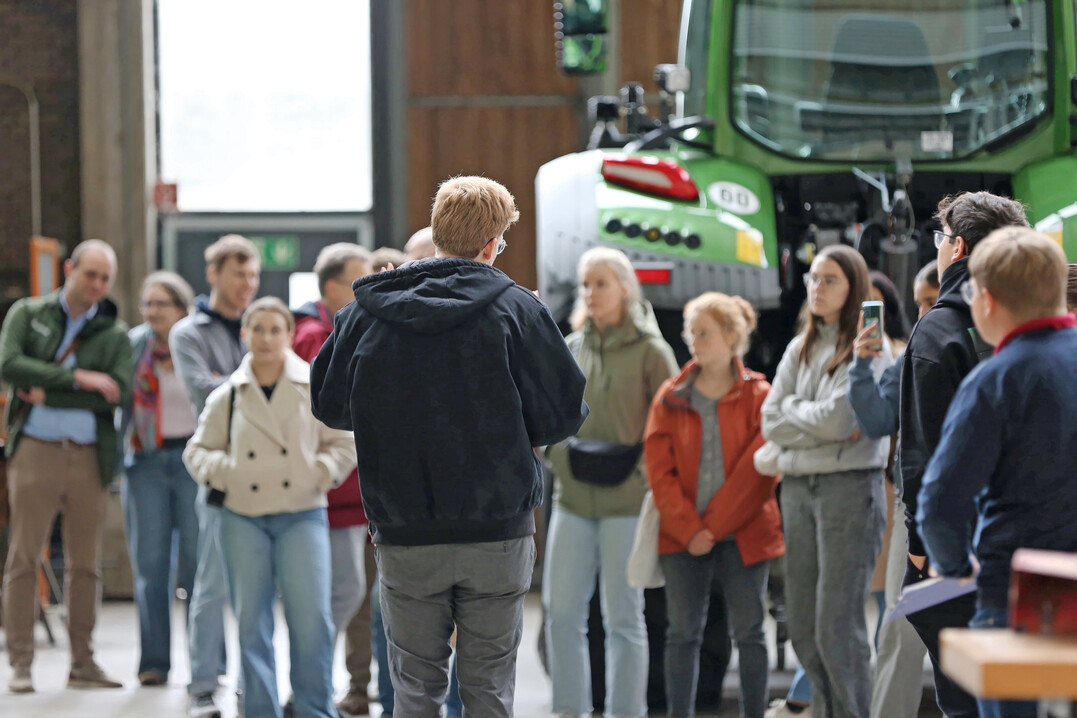  Die Sch�lerinnen und Sch�ler der Edith-Stein-Schule in Freiburg wurden durch die Uni Hohenheim gef�hrt. 