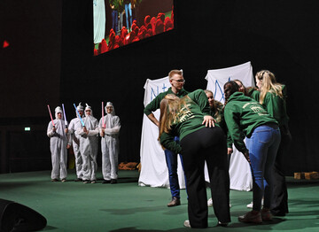 Die Rheinische Landjugend f�hrte das selbstgeschriebene St�ck �Mission ImPOTATO� als Urauff�hrung auf der Gr�nen Woche auf. 