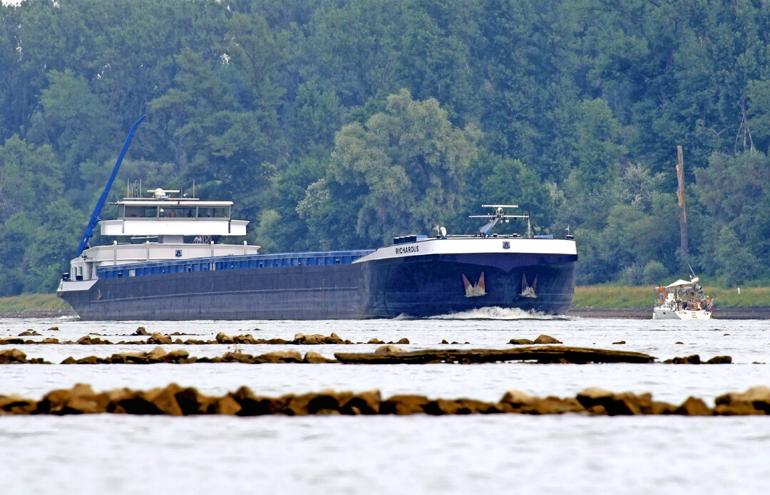 An Rhein, Main und Neckar herrscht Niedrigwasser. Das behindert den Sch�ttguttransport f�r Getreide oder D�ngemittel, weil die Schiffe weniger Ladung aufnehmen k�nnen.