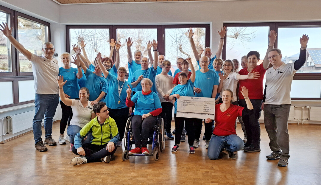 Die Inklusionsgruppe freut sich über die Landfrauenspende.