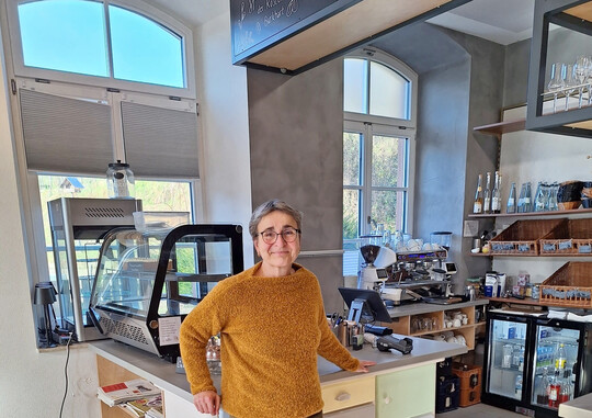 Auf die sch�nen R�umlichkeiten f�r das Caf� ist  Judith Elze  vom Verein Dorftreff stolz.