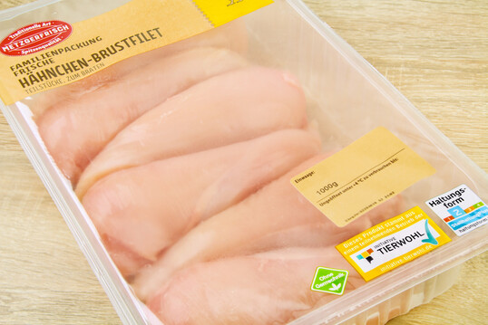 H�hnchenbrustfilet mit Kennzeichnung und Label der Initiative Tierwohl.