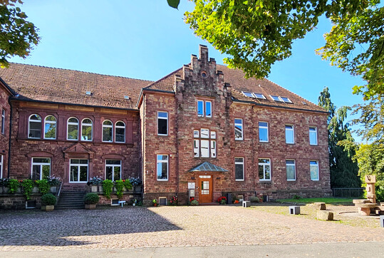 Am Landwirtschaftlichen Bildungszentrum Emmendingen-Hochburg gibt es eine Landbau-Klasse mit �kologischem Schwerpunkt.